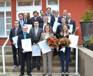 Foto von l.n.r.: Sebastian Dreher (Anlagenmechaniker SHK), Tobias Maurer (H. Maurer GmbH & Co. KG, Schramberg), Reinhard Steidle (oben, Imtech Deutschland GmbH, Frankfurt), Martin Müller (unten, Elektroniker für Gebäude- und Infrastruktursysteme), Josef Oswald (oben, Präsident des BTGA), Daniel Lindauer (unten, Mechatroniker für Kältetechnik), Stefan Tuschy (BTGA), Frank Eichelberger (oben, Alfred Eichelberger GmbH & Co. KG, Berlin), Doris Peatow (mitte, Imtech  Deutschland GmbH, Hamburg), Bettina Klein (unten, Industriekauffrau), Thomas Engmann (Imtech Deutschland GmbH, Düsseldorf), Andreas Neyen (oben, Vorsitzender ZBA), Stefan Braunschmid (mitte, Anlagenmechaniker), Sandra Libuda (unten, Technische Zeichnerin), Ludwig Beck (Daldrop + Dr. Ing. Huber GmbH + Co. KG, Neckartailfingen)